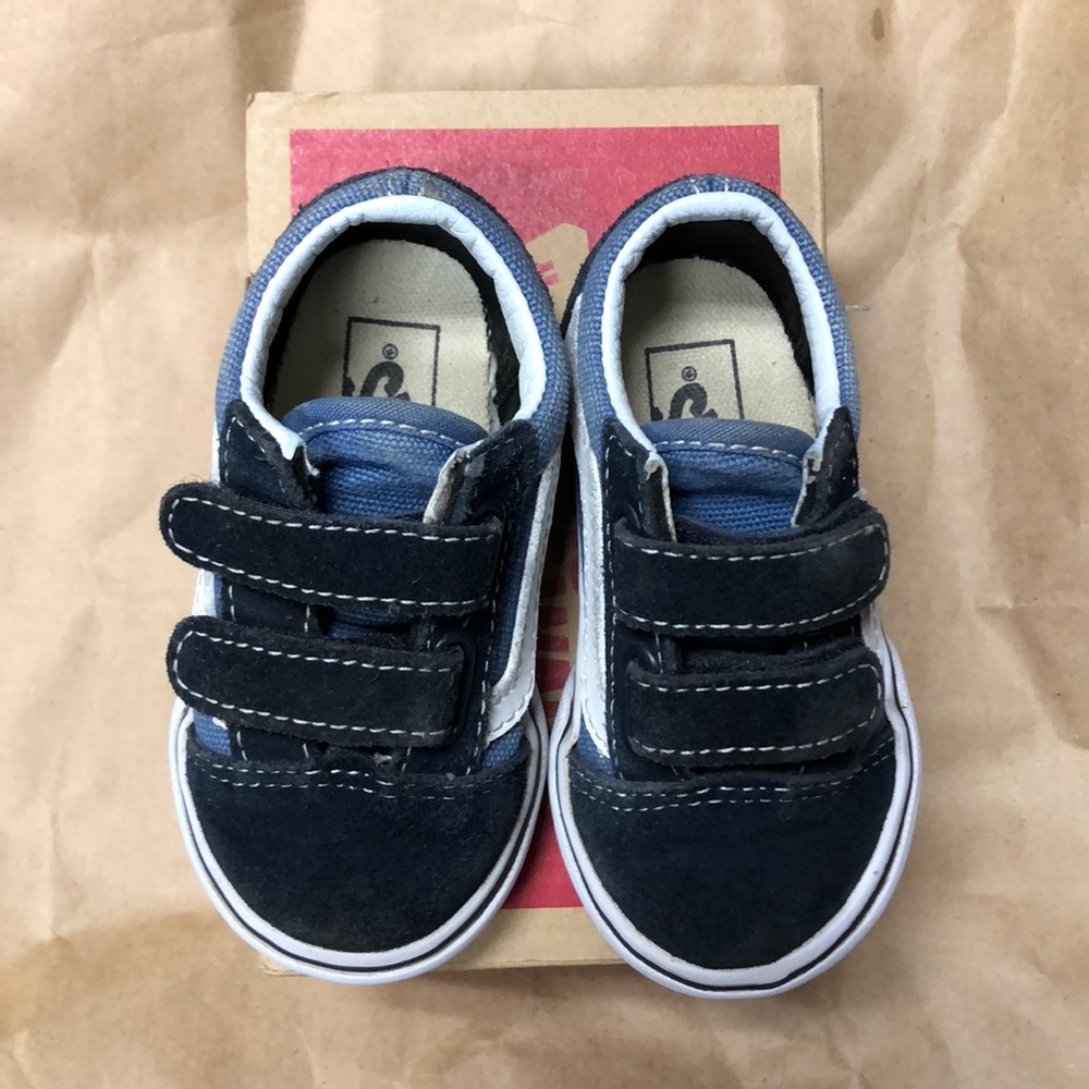 Low top navy vans